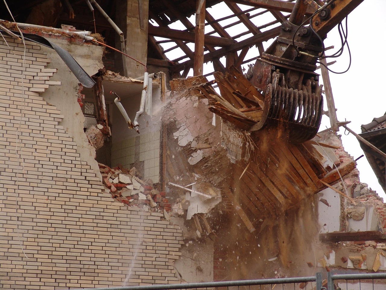 Vandskuring af hus – hvilke faktorer påvirker prisen?