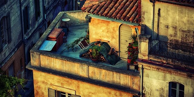 Forårsklar terrasse: Fliserens trin for trin